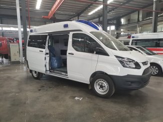 為保障用戶盡早用車，夜間依然加班生產福特全順救護車